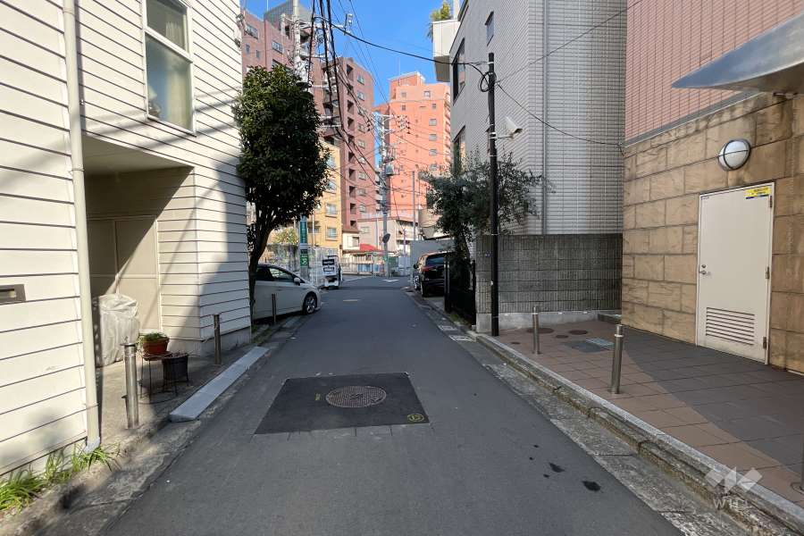 敷地北側の前面道路
