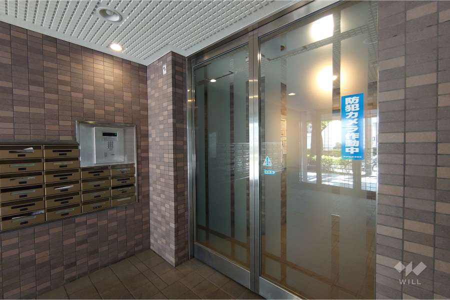 エントランスはオートロック付きです。