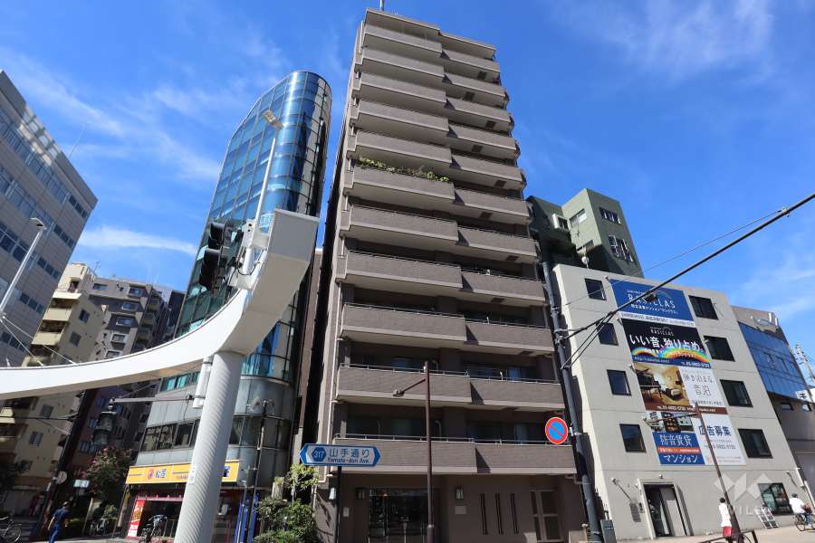 エクセルシオール西新宿の外観（東側から）