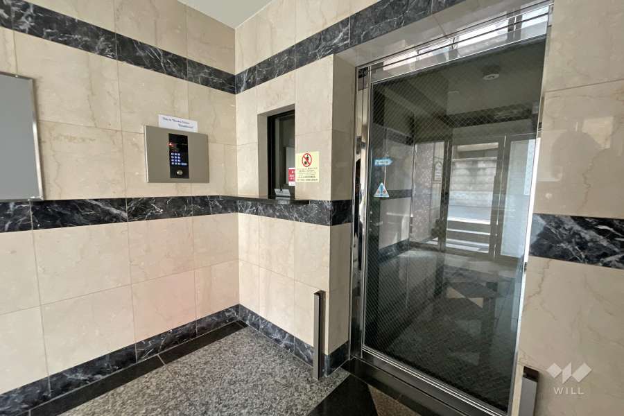 エントランスはオートロック付きです。