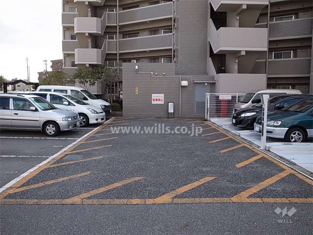 敷地内駐車場（平面式と機械式とがあります）