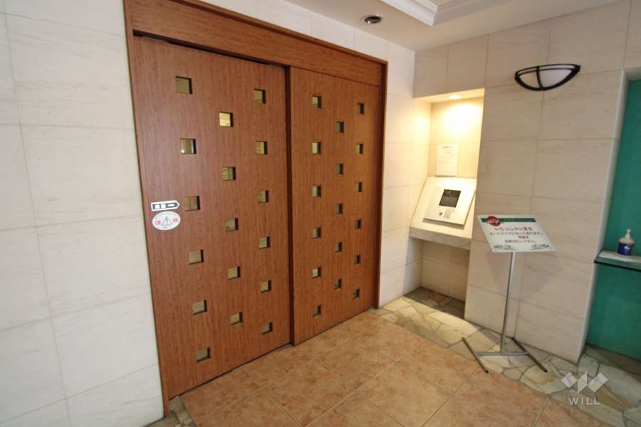 エントランスはオートロック付きです。