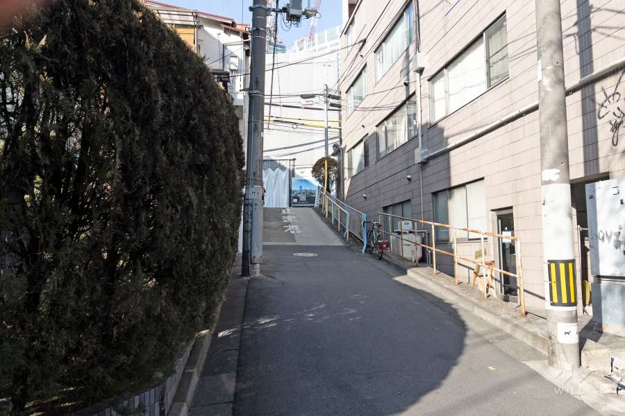 敷地東側の前面道路