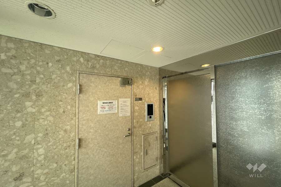エントランスはオートロック付きです。