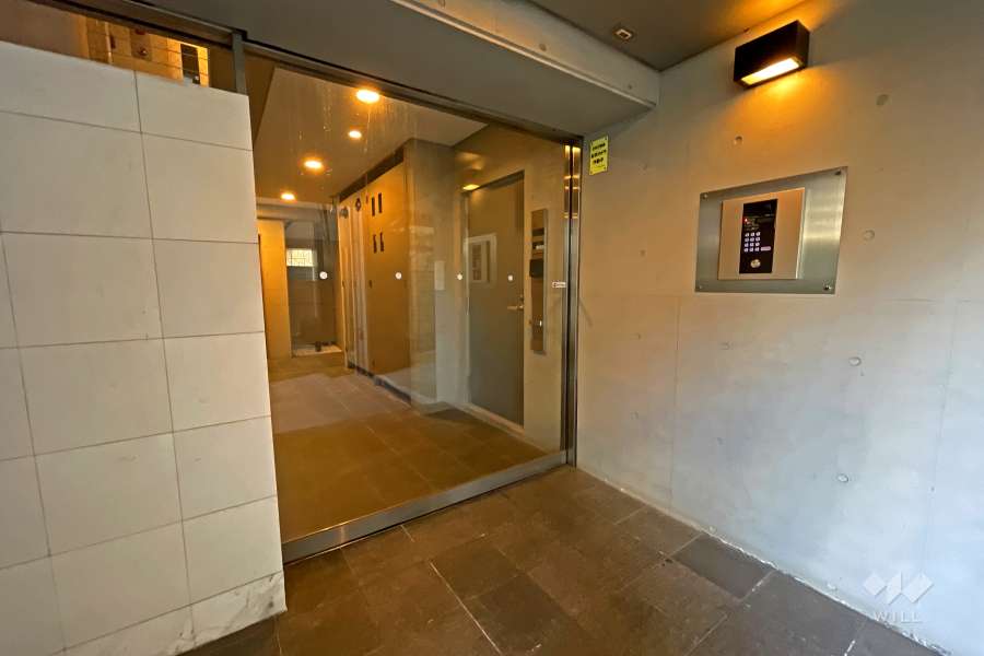 エントランスはオートロック付きです。