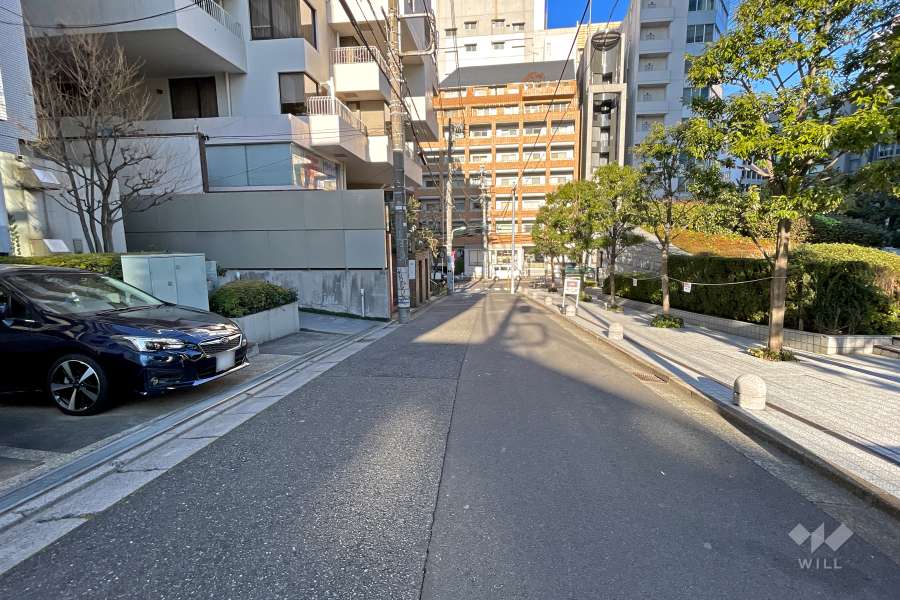 敷地北側の前面道路