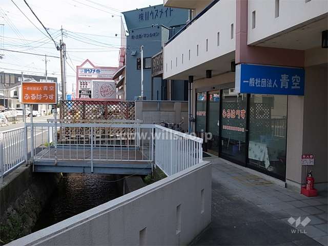 1階には店舗が入っています。