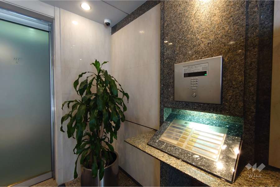 エントランスはオートロック付きです。