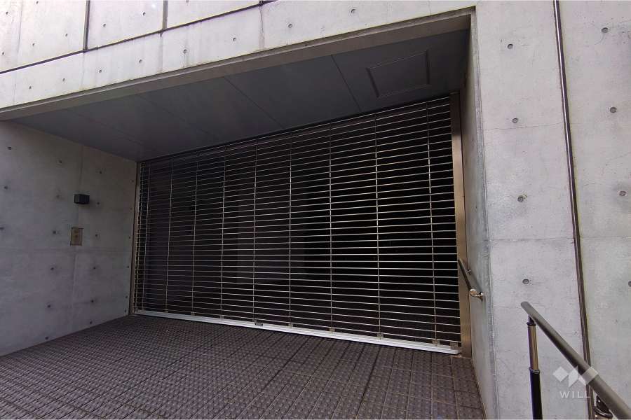 駐車場の出入り口（リングシャッター式）
