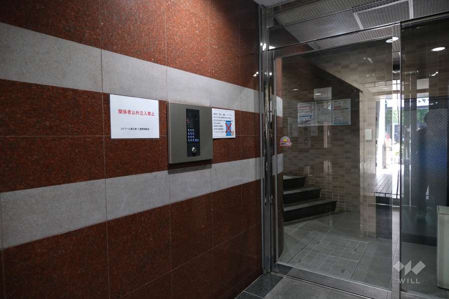 エントランスはオートロック付きです。