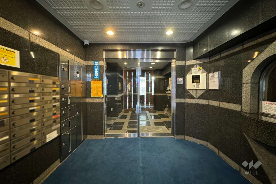 エントランスはオートロック付きです。