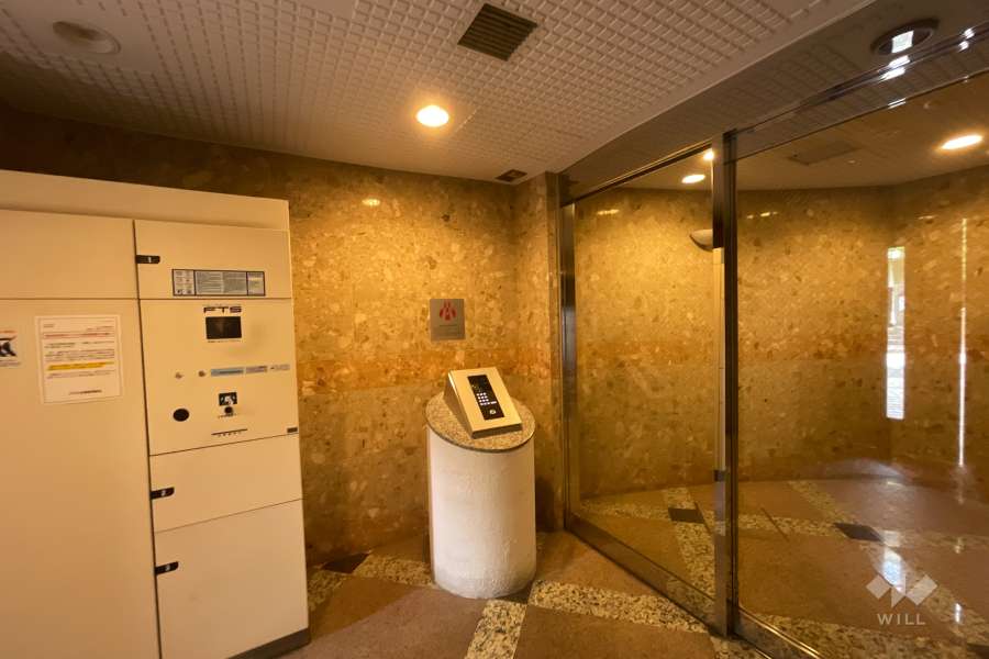 エントランスはオートロック付きです。