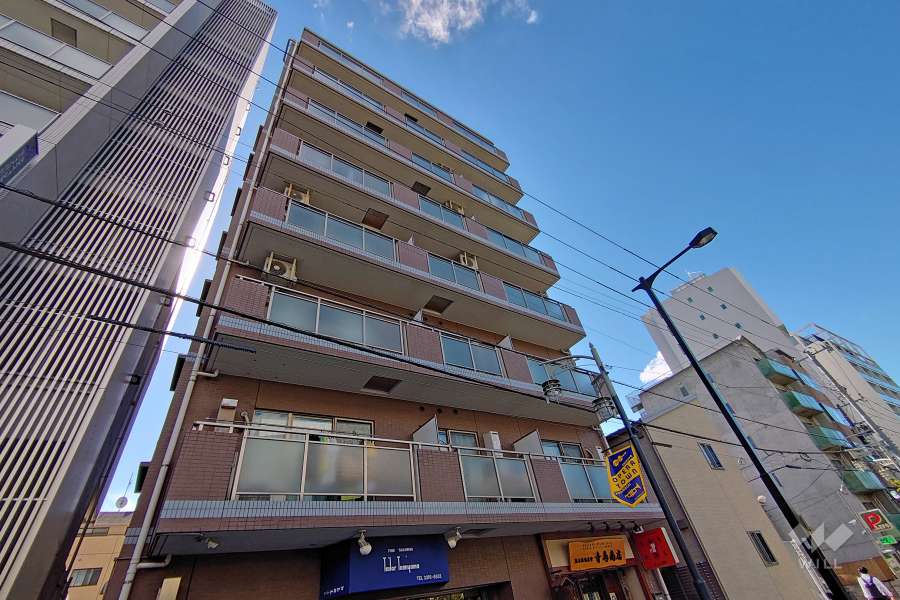 ナビウスオペラ通りの外観（南東側から）