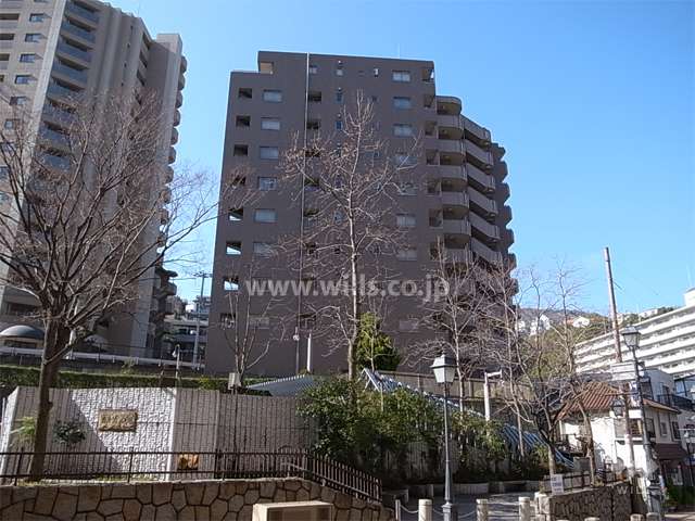 イトーピア宝塚リバーサイドヒルズの外観（東側から）