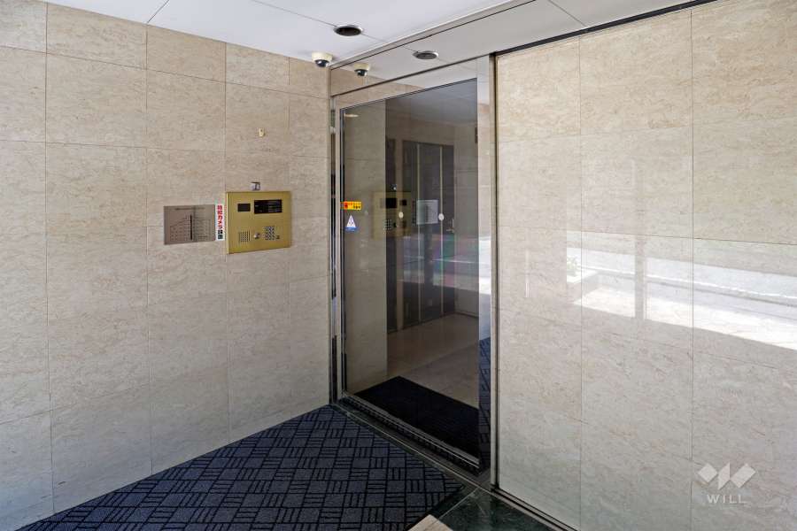 エントランスはオートロック付きです。