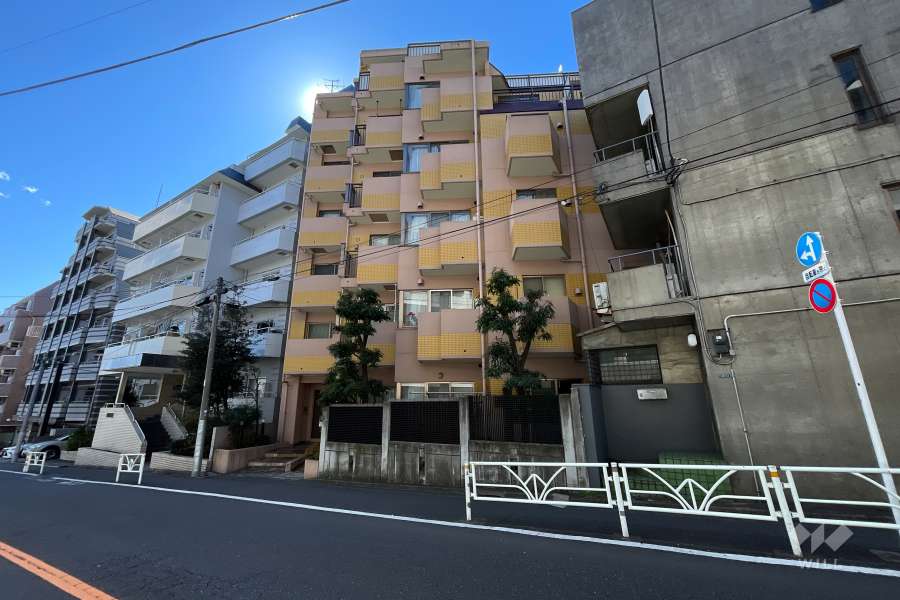 ルセージュ初台の外観（北東側から）