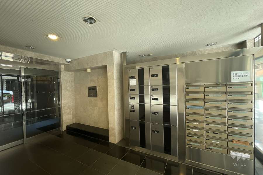 エントランスはオートロック付きです。