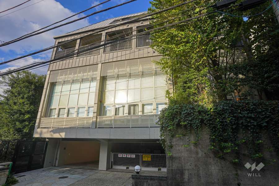 グランドメゾン神宮前の外観（南西側から）