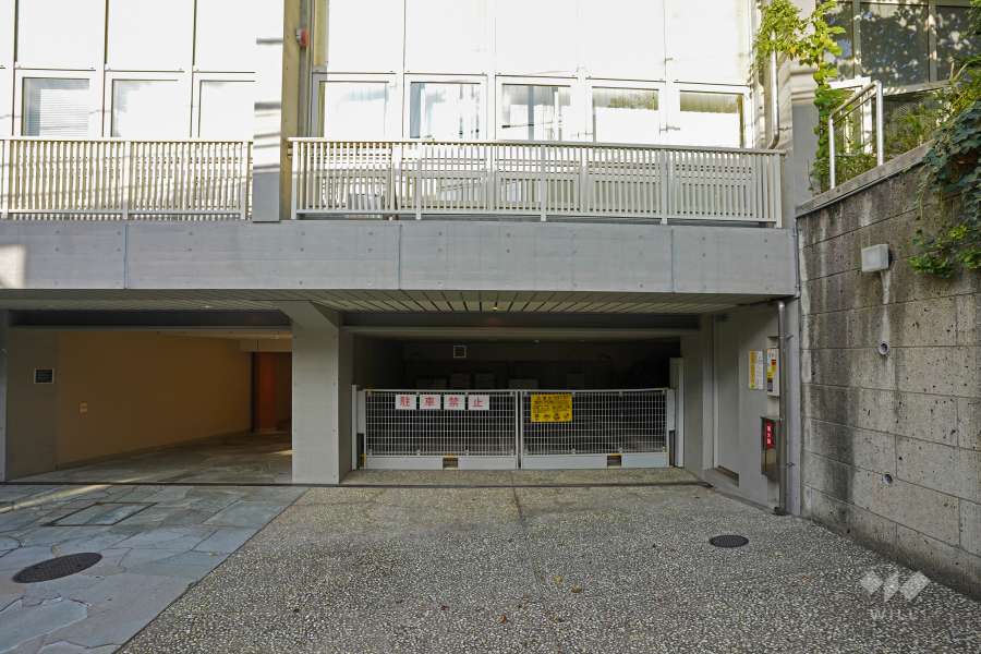 敷地内駐車場（屋内機械式）