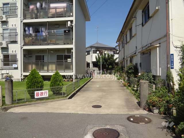 敷地入り口