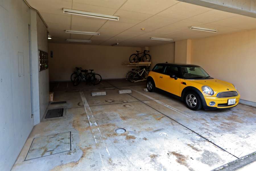 敷地内駐車場（屋内平面式）