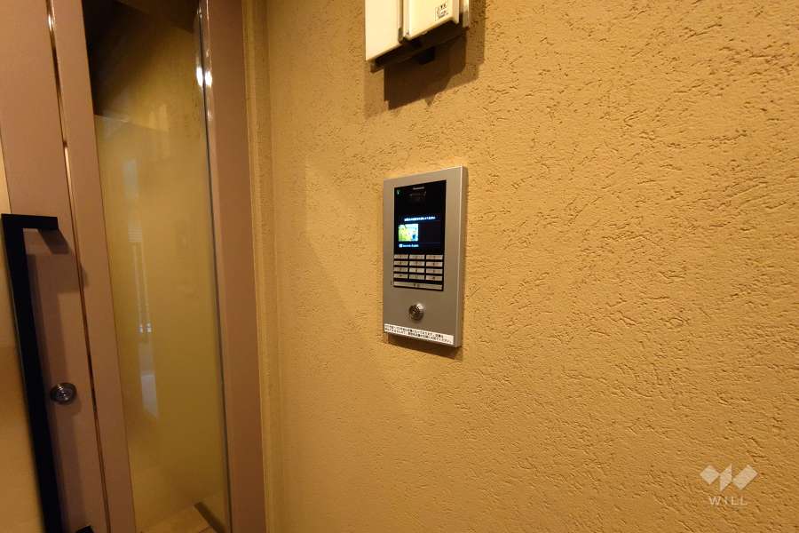 エントランスはオートロック付きです。