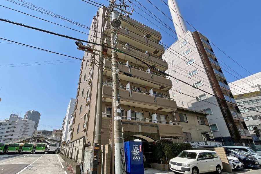 菱和パレス代官山の外観（東側から）