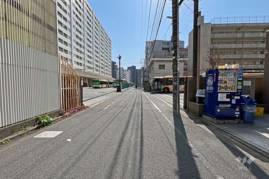 敷地北東側の前面道路