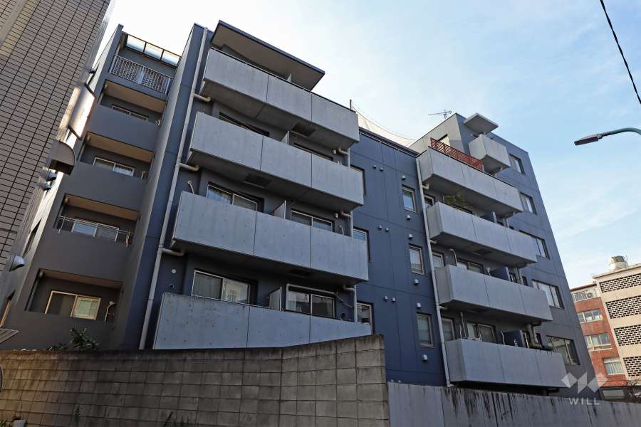 エクセルシオール初台の外観（東側から）