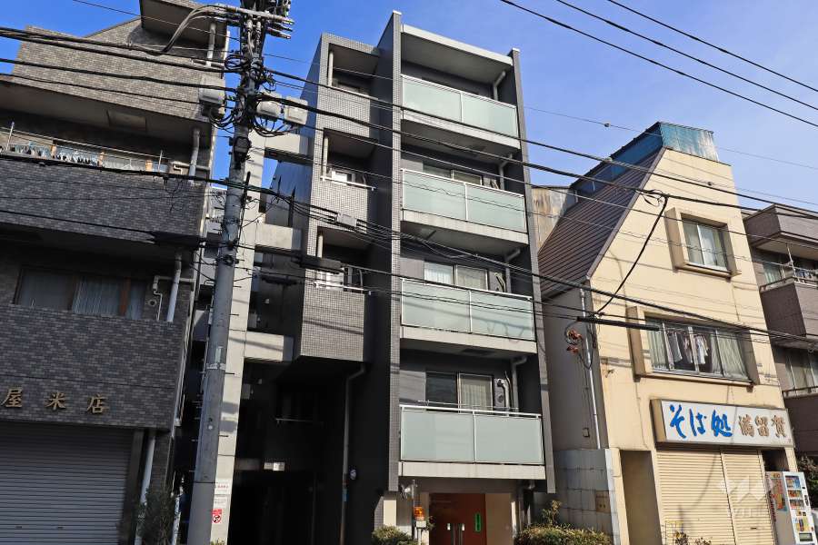 エクセルシオール初台の外観（西側から）