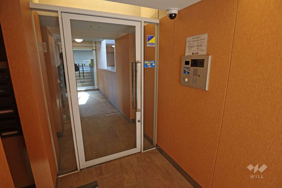 エントランスはオートロック付きです。