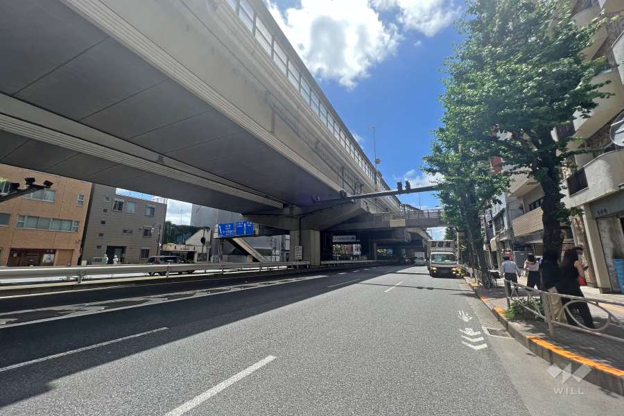 敷地南西側の前面道路
