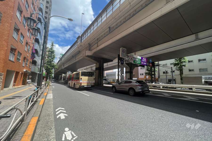 敷地南側の前面道路