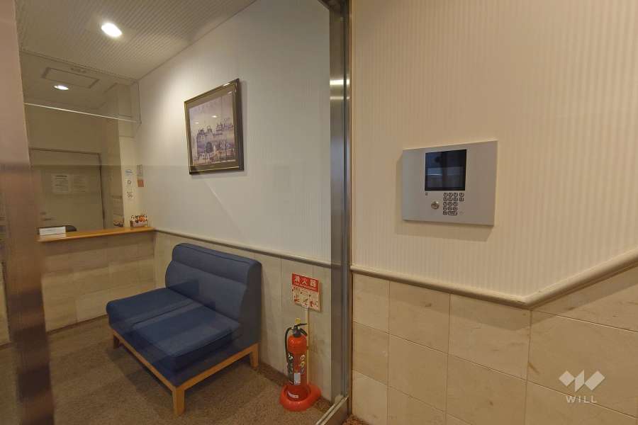 エントランスはオートロック付きです。