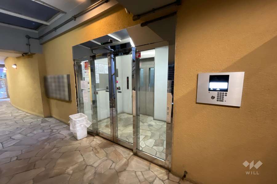 エントランス内はオートロック付きです。