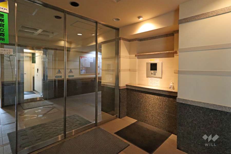 エントランスはオートロック付きです。