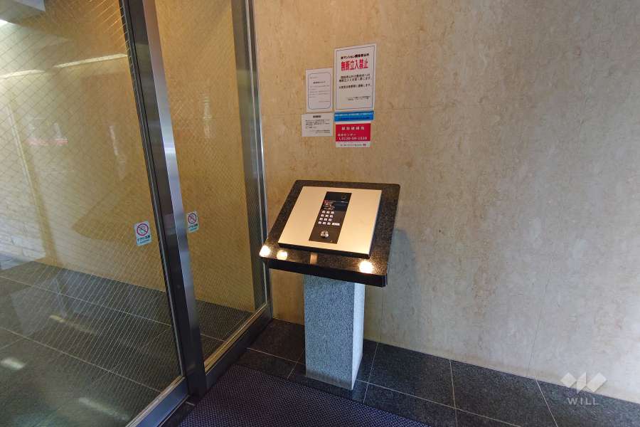 エントランスはオートロック付きです。