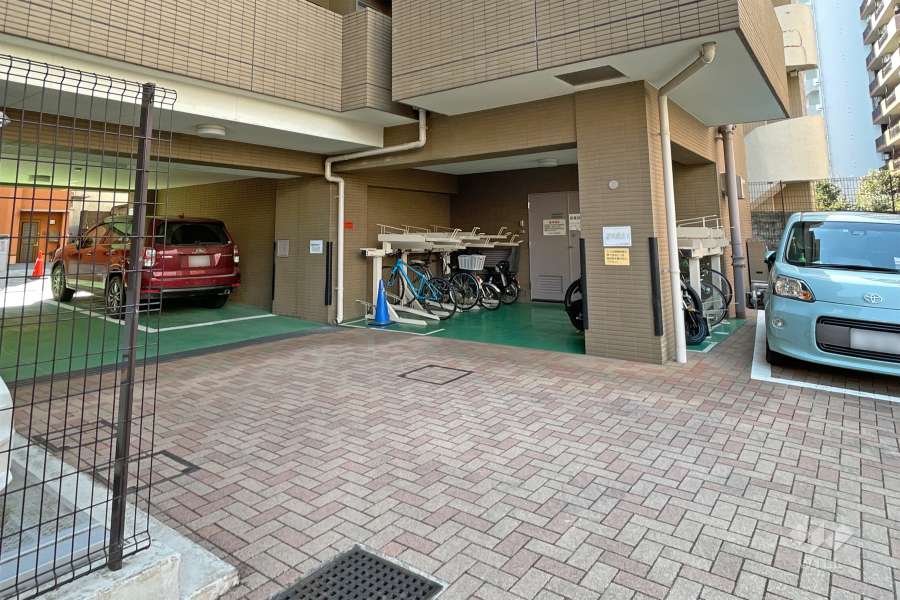 敷地内駐車場（屋外平面式）（屋内平面式）と駐輪場