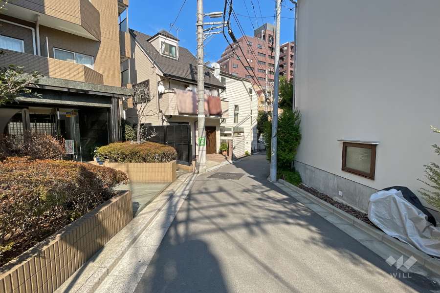 敷地南側の前面道路