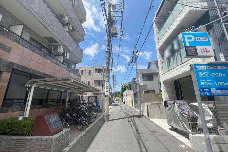敷地北東側の前面道路