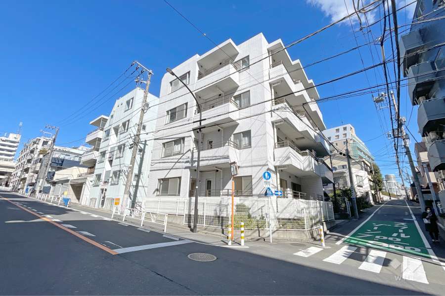 アピス初台の外観(南側から）
