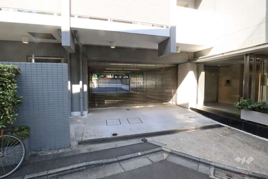 駐車場の出入り口（リングシャッター付き）