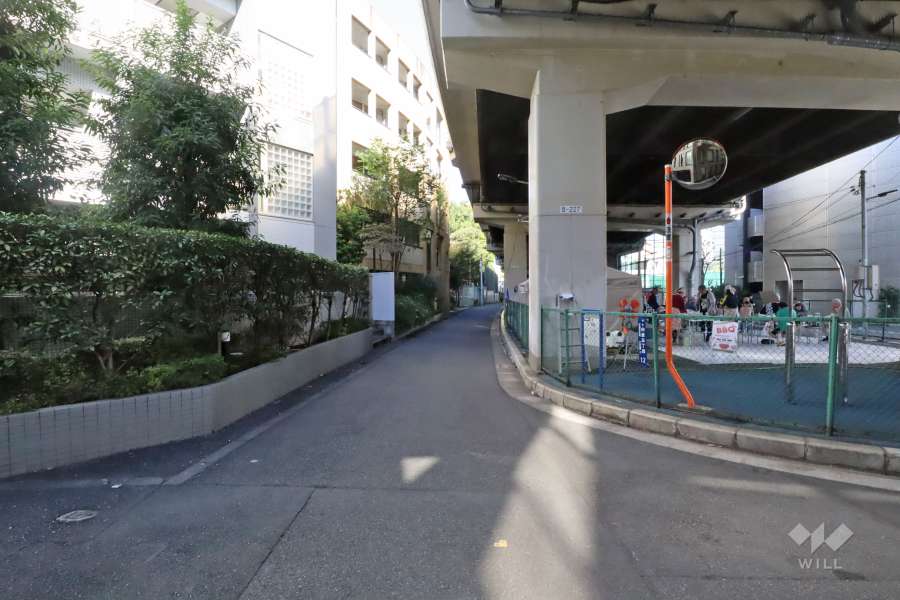 敷地南東側の前面道路