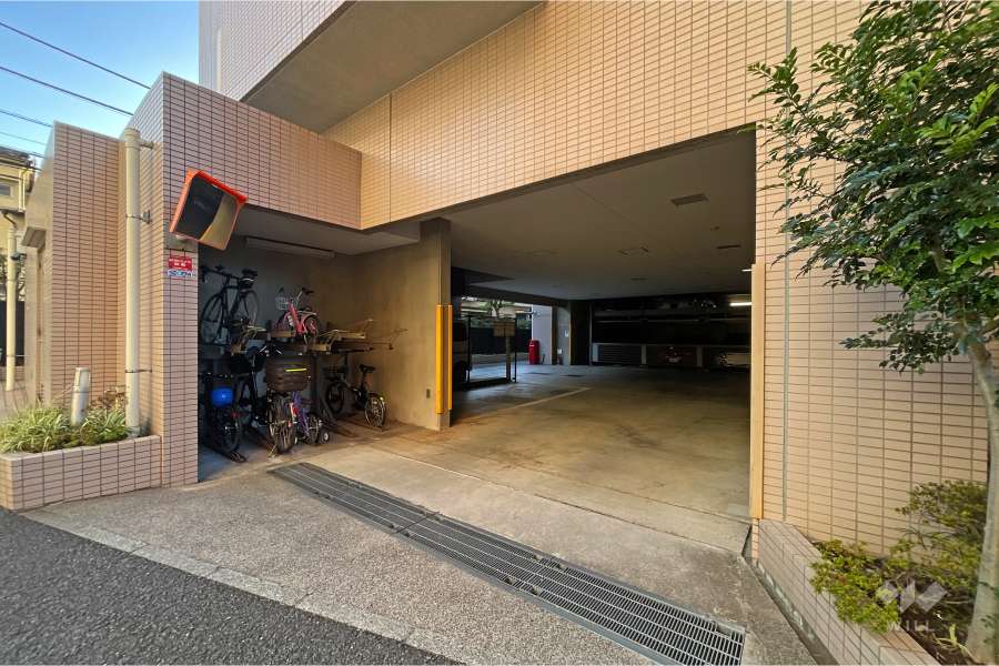 駐車場の出入り口・敷地内駐車場（屋内平面式、屋内機械式）