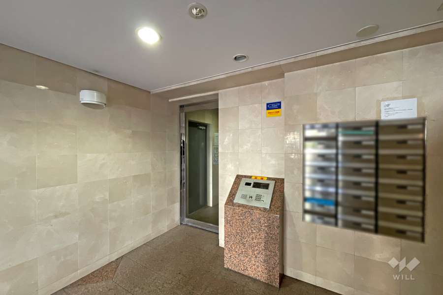 エントランスはオートロック付きです。