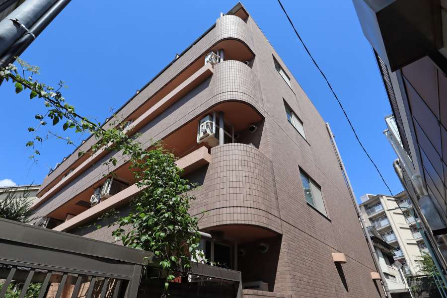 アイディ幡ヶ谷の外観（南東側から）