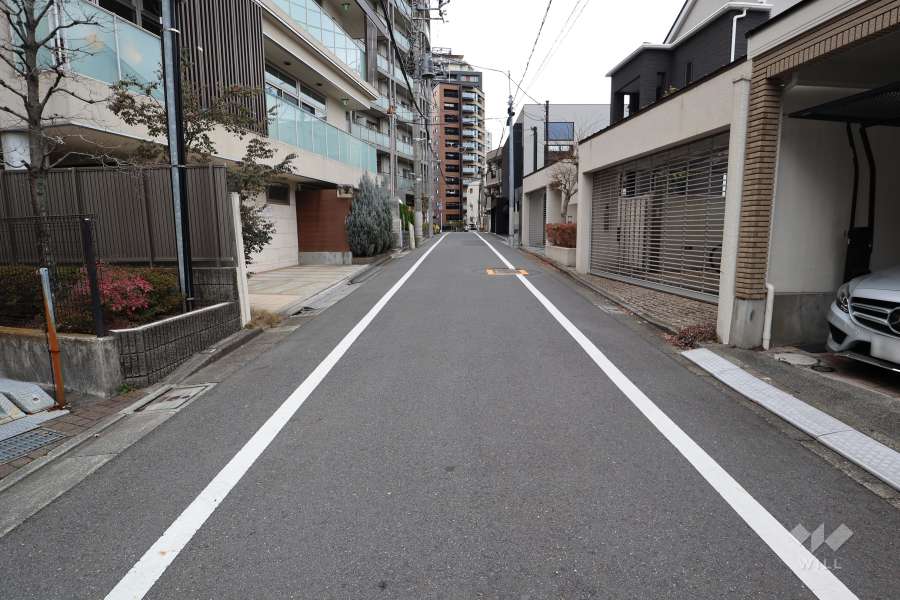 敷地北東側の前面道路