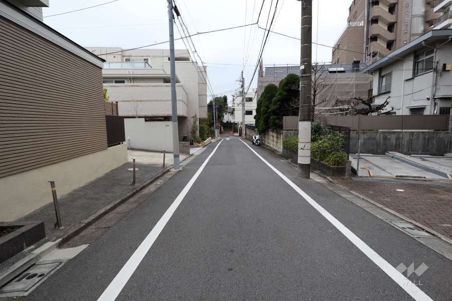 敷地東側の前面道路