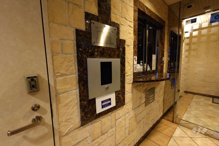 エントランスはオートロック付きです。