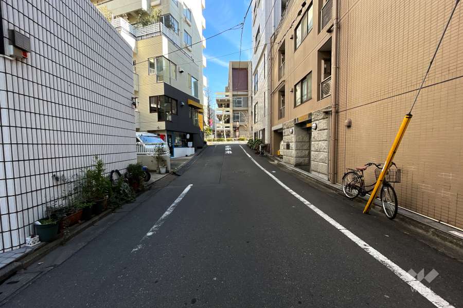 敷地北側の前面道路